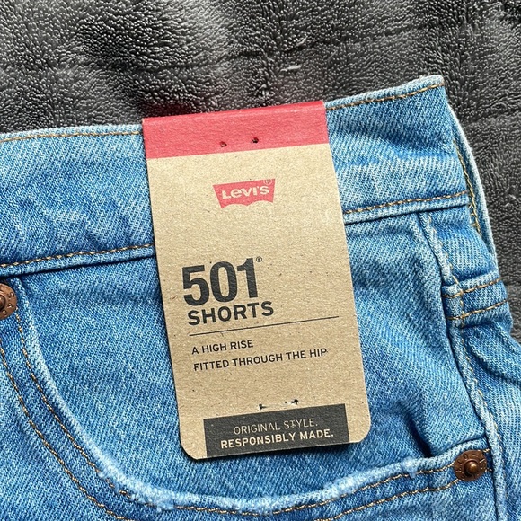 NWT Levi 501 Shorts 26 - Picture 2 of 4